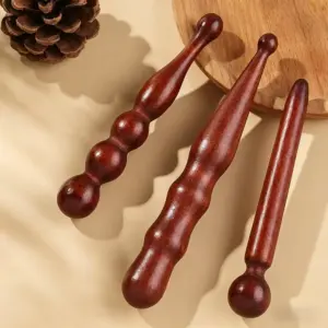 conjunto de bastões de massagem de madeira