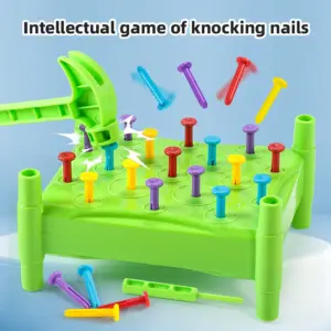 brinquedo de martelar pregos montessori
