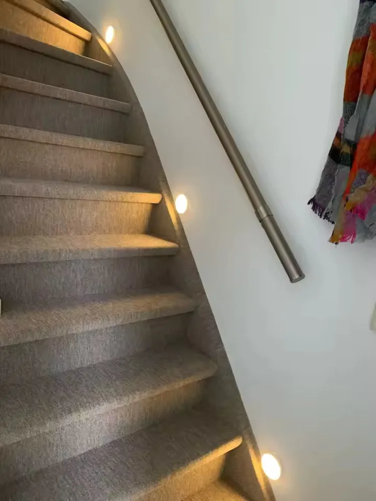 Luz Noturna LED com Sensor de Movimento USB Recarregável - Imagem 3