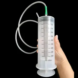 seringa de bomba de óleo com tubo