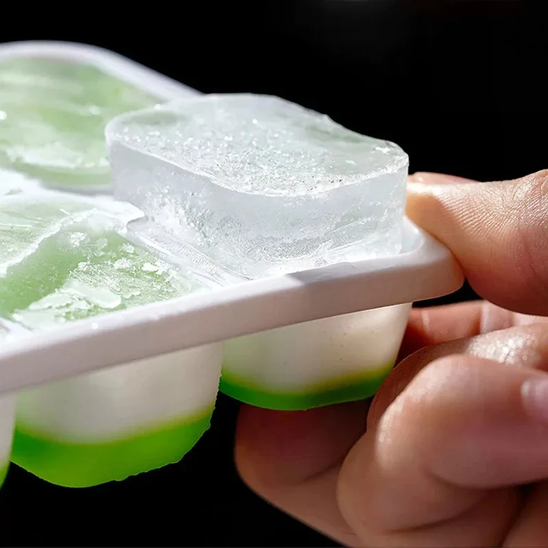 Bandeja de Gelo Quadrada de Silicone com 14 Cubos e Tampa - Imagem 4