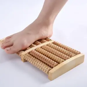 rolo massageador de pés de madeira