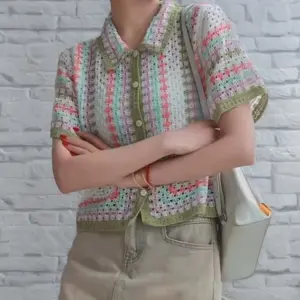 camisa de crochê listrada manga curta