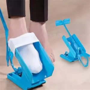 auxiliar flexível para calçar meias