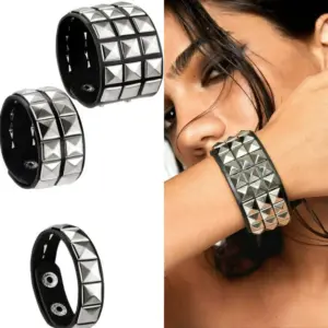 pulseira de berloques punk rebites